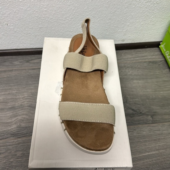 Style & Co. Women's Tan Sandals - Picture 4 of 6